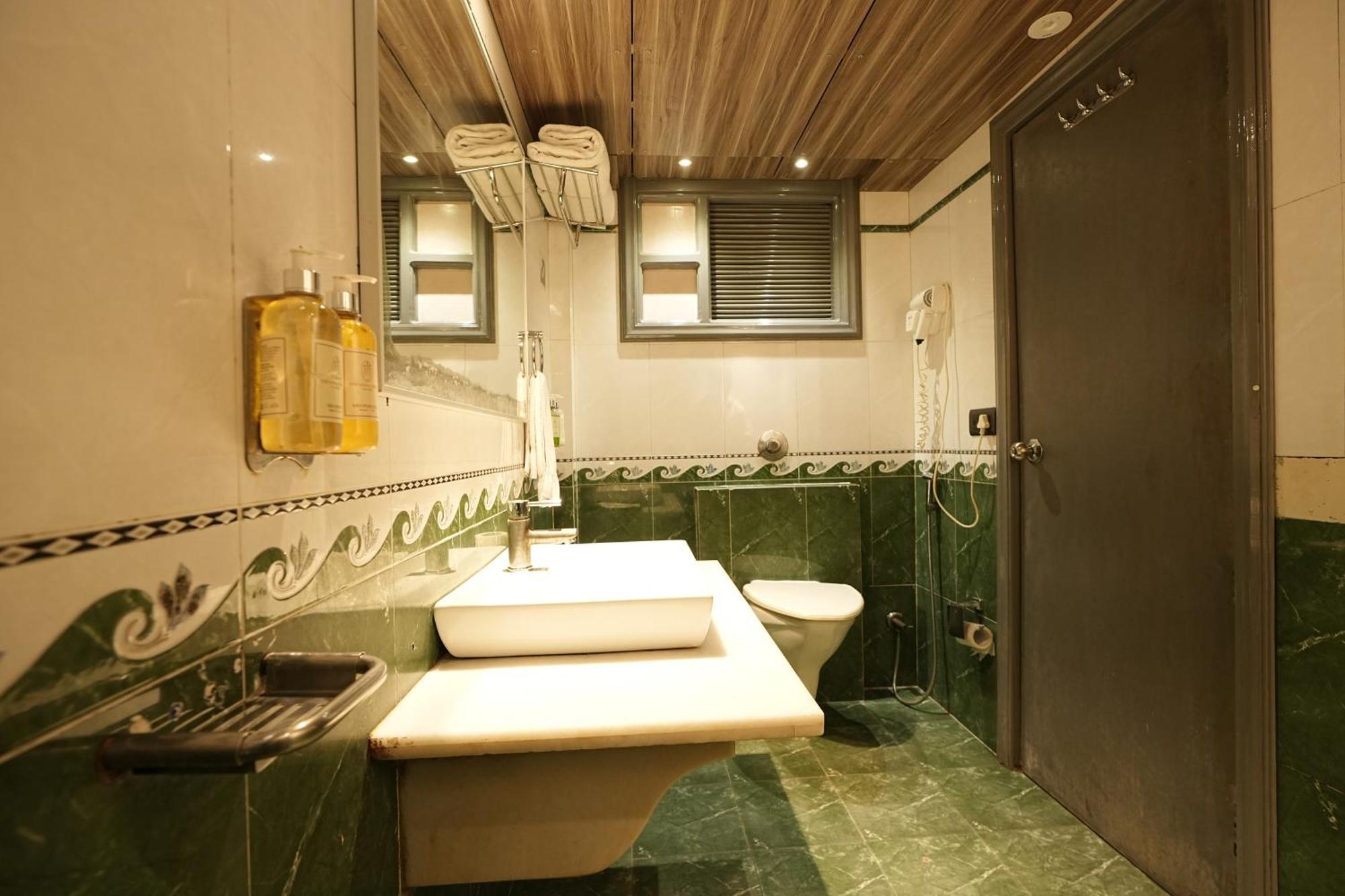 Empire Suites, Nowe Delhi Zewnętrze zdjęcie