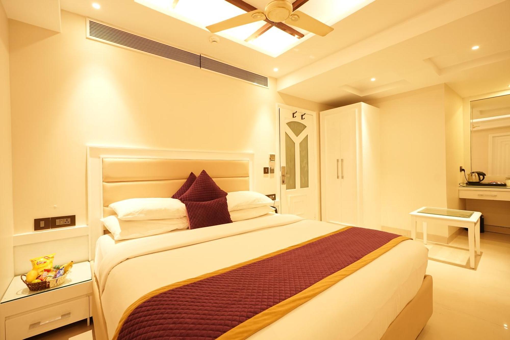 Empire Suites, Nowe Delhi Zewnętrze zdjęcie