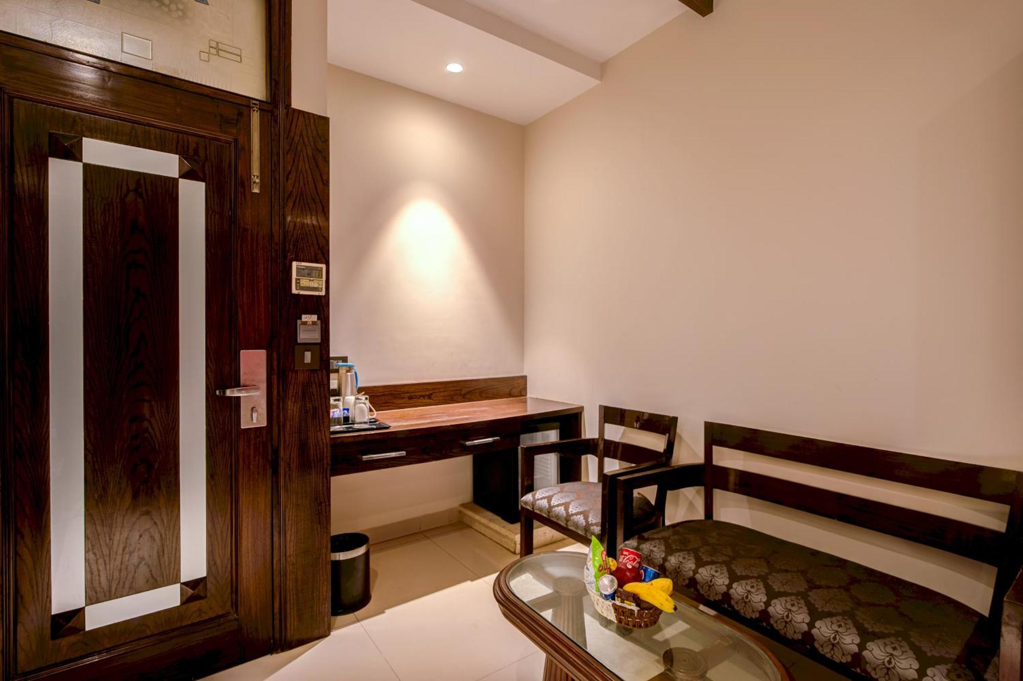 Empire Suites, Nowe Delhi Zewnętrze zdjęcie