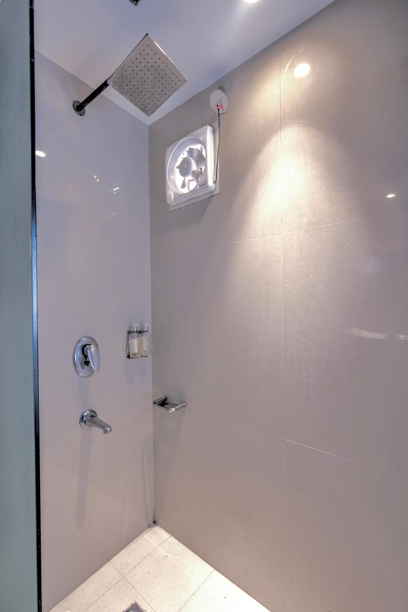 Empire Suites, Nowe Delhi Zewnętrze zdjęcie